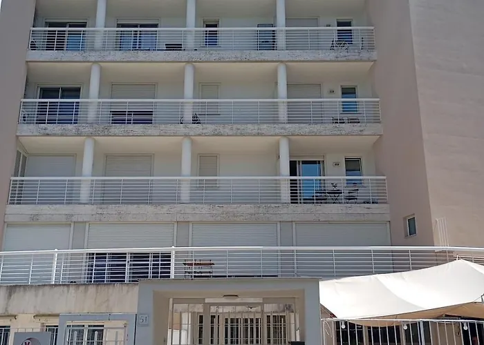 Modern And Bright Apartment